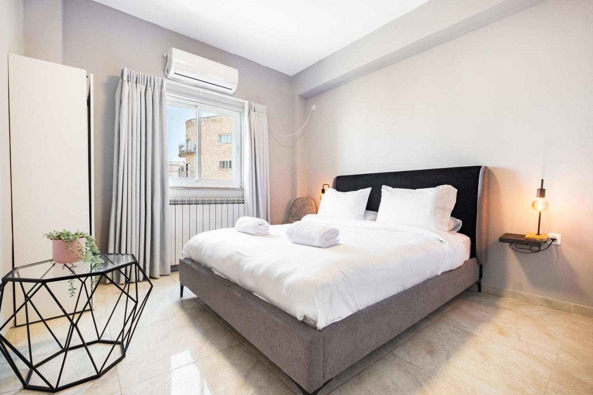 Modern Bright, Near Mahane Yehuda Market, Balcony 예루살렘 외부 사진