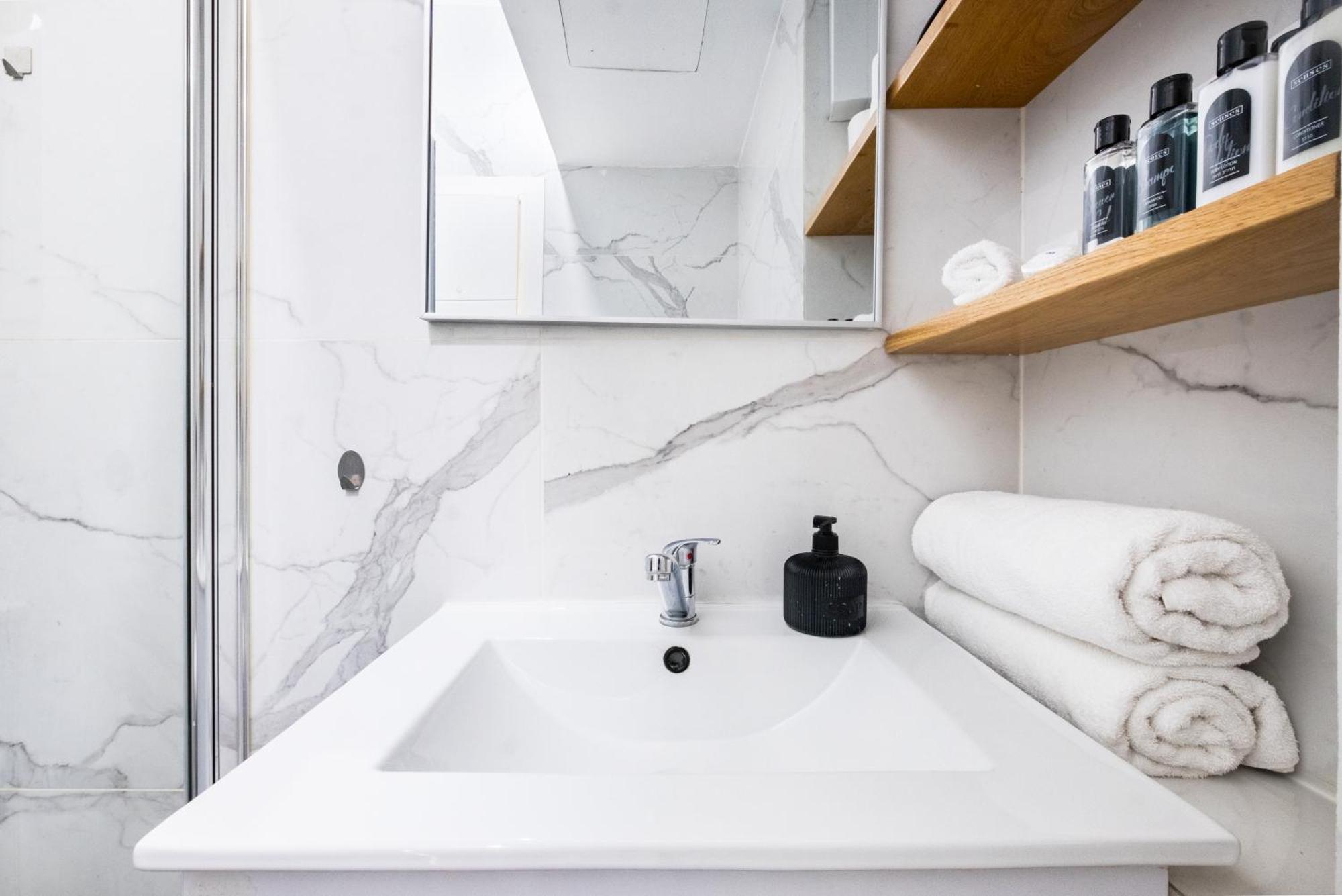 Modern Bright, Near Mahane Yehuda Market, Balcony 예루살렘 외부 사진